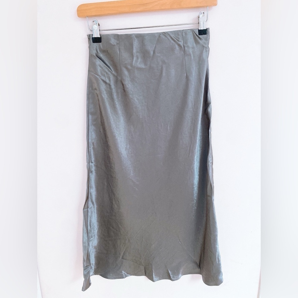 Aritzia Babaton Slip Midi Skirt in Pewder Grey - Picture 4 of 11